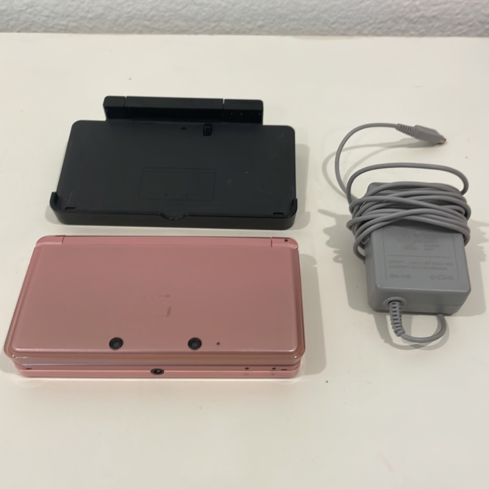 Pink Nintendo 3DS
